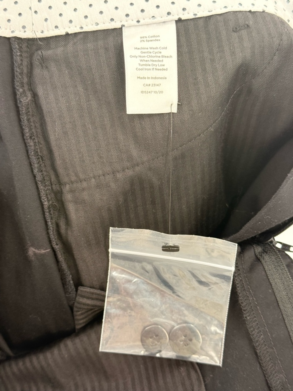 TALBOTS Perfect Cropped Black Pant
 Tailored Capri Ankle Pants Button Hem Size 4 - Picture 10 of 12